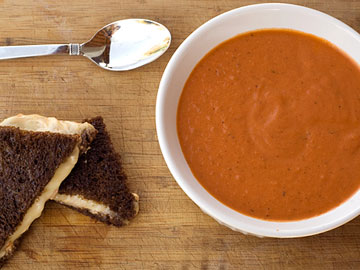 Receta de sopa tomate y ajo asado